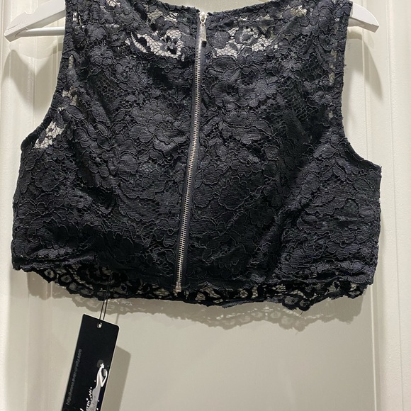 Lace crop top - Picture 2 of 4